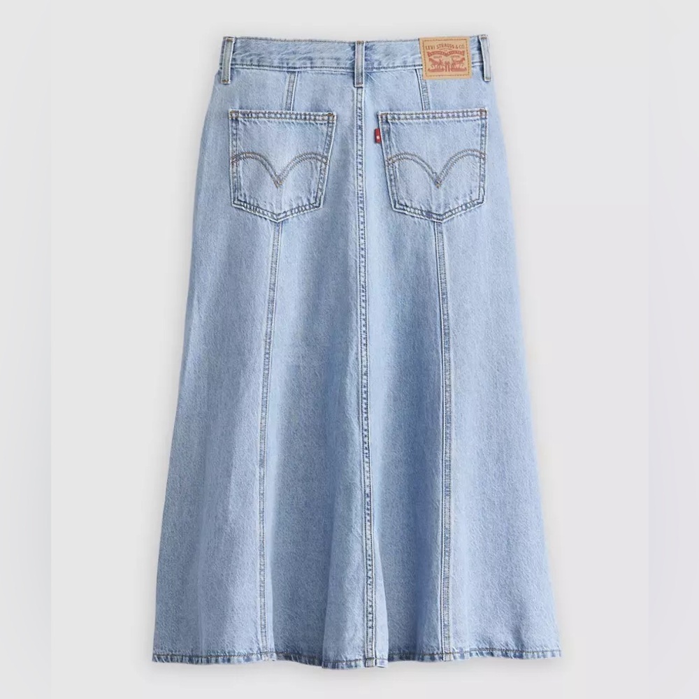 NWT Levi’s FIT AND FLARE SKIRT denim medium light wash 27 - Picture 3 of 10